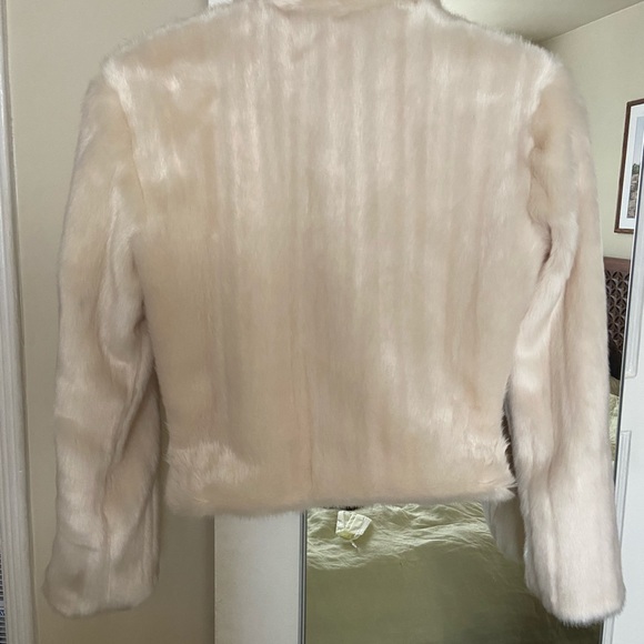 Buci NYC Snow Queen Ivory Faux Fur Cropped Jacket Size S - Picture 6 of 9
